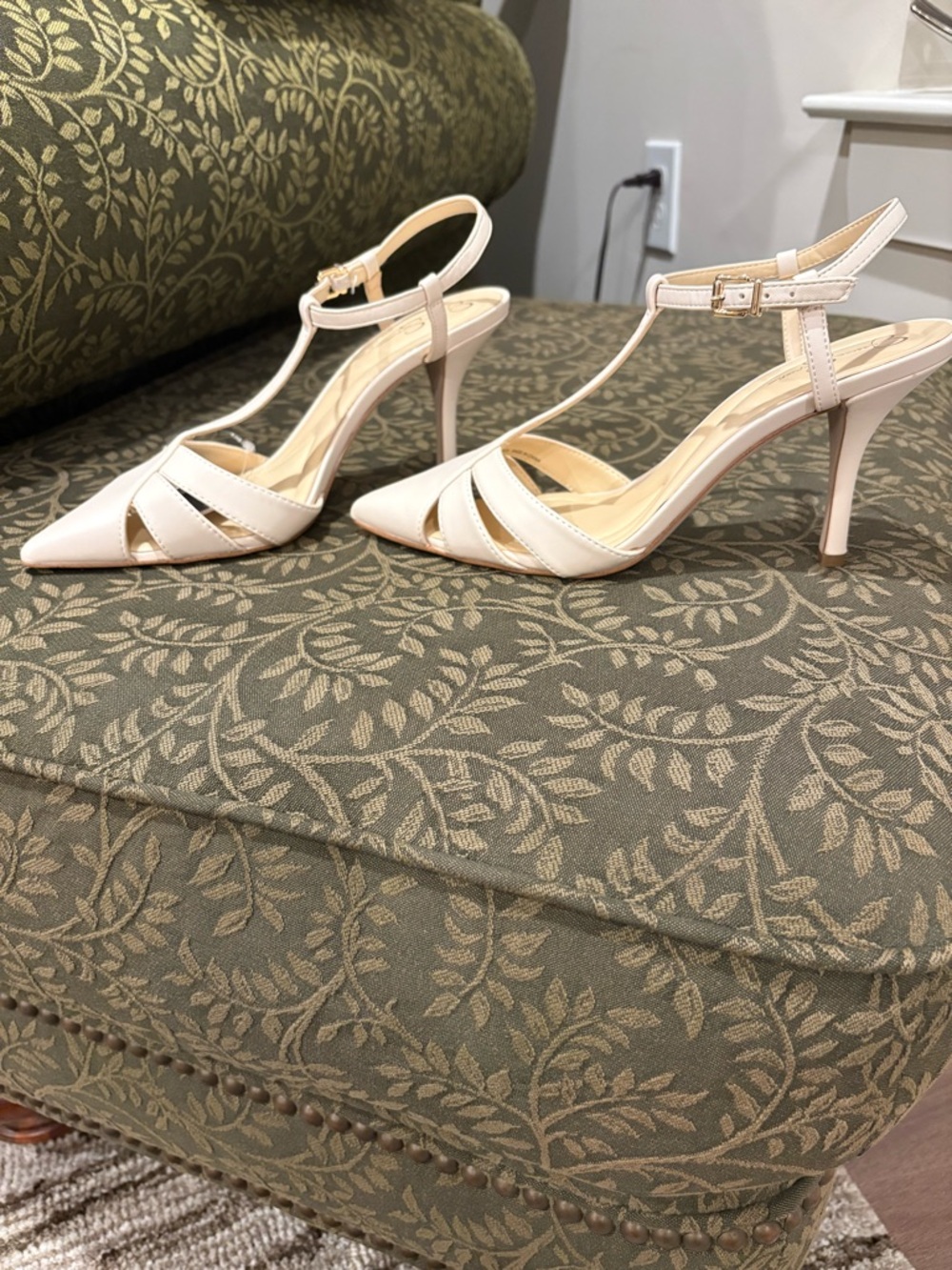 NWT Jessica Simpson Marlowe T-Strap Pointed-Toe Stiletto Heels size 7.5